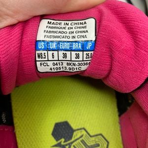 Mizuno Shoes - MIZUNO black and pink women’s running sneakers Mizuno Shoes - MIZUNO black and pink women’s running sneakers